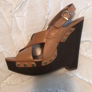 Fun summer wedge. Good used condition